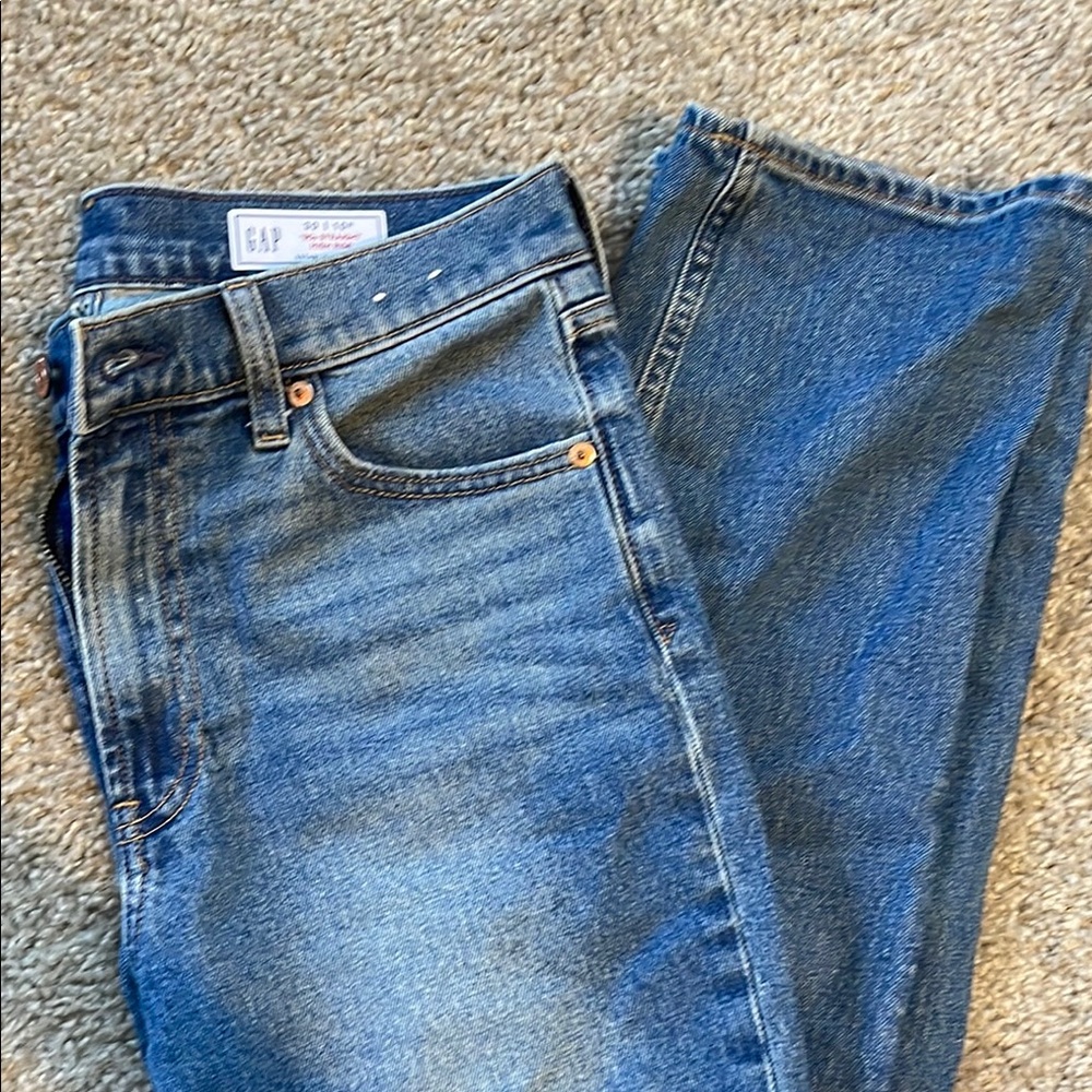 GAP Blue Slim Jeans with Vintage-Inspired Wash